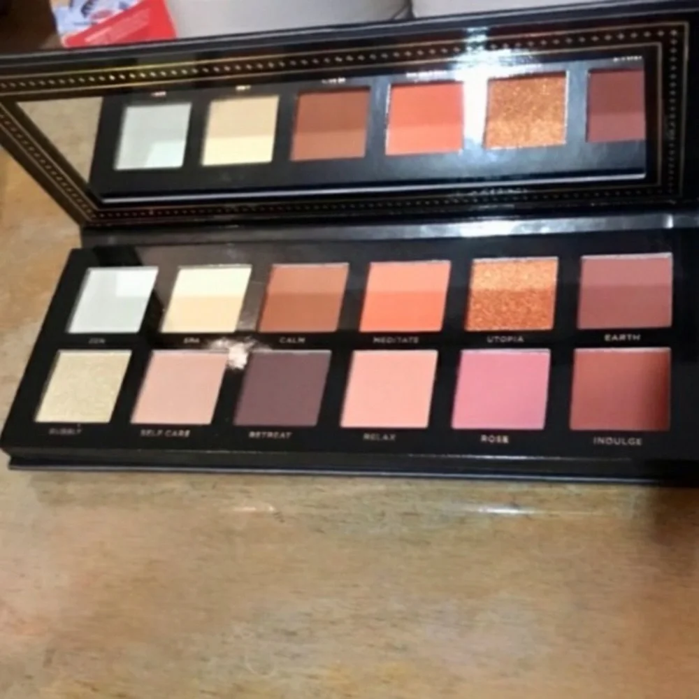 Ace Beaute SERENITY Eyeshadow Palette (Limited Edition) *Brand new in box! - Picture 3 of 11